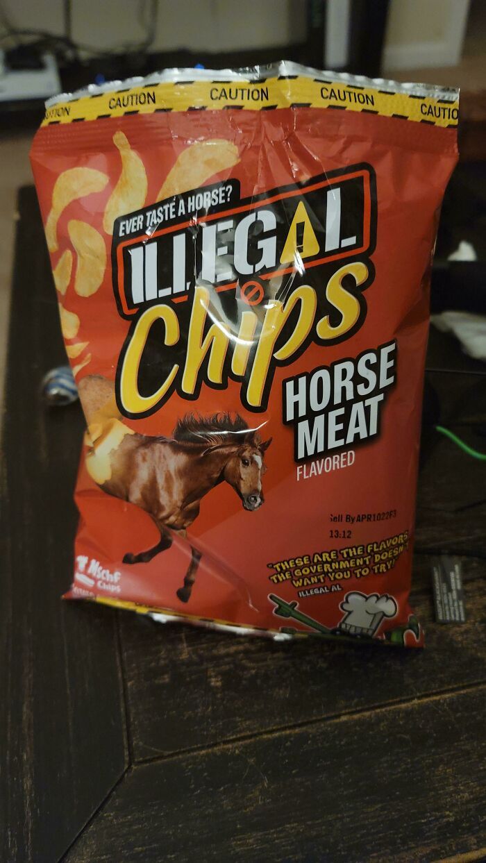 Salut, premier message ici. Profite de mes chips de viande de cheval