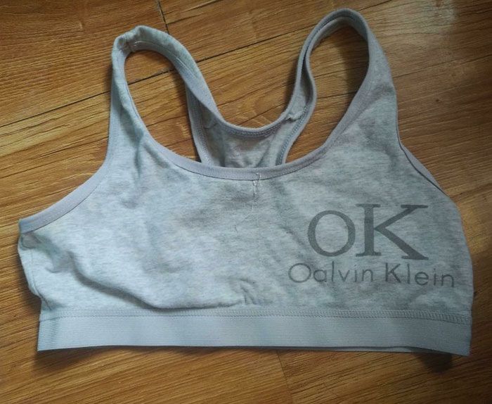 mon soutien-gorge de sport sans marque “ok”. il est incroyable