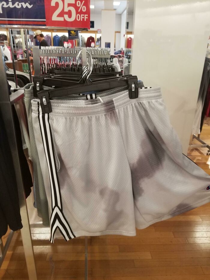 ces shorts qui ont l’air d’être tachés