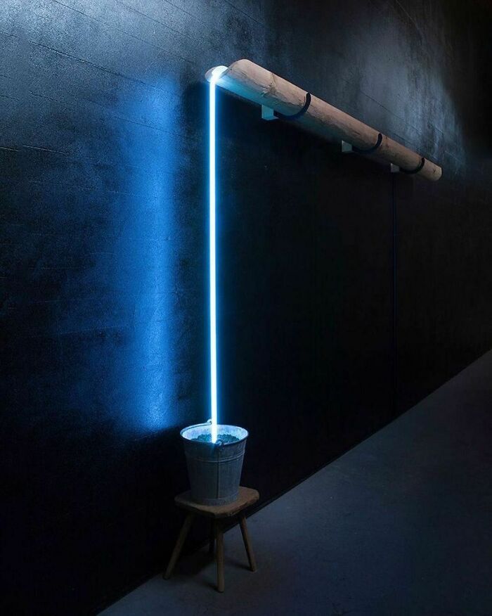 ewiger lauf est une installation lumineuse créée par rolf sachs