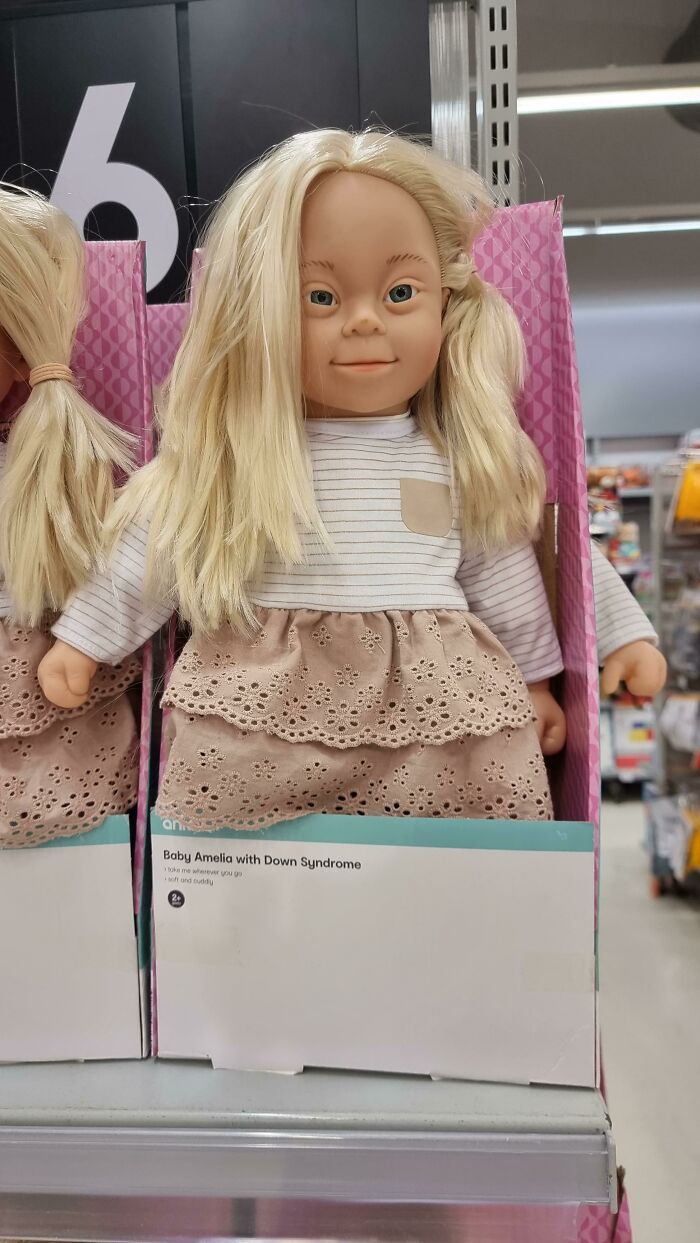une poupée atteinte du syndrome de Down vendue dans un magasin à grande surface