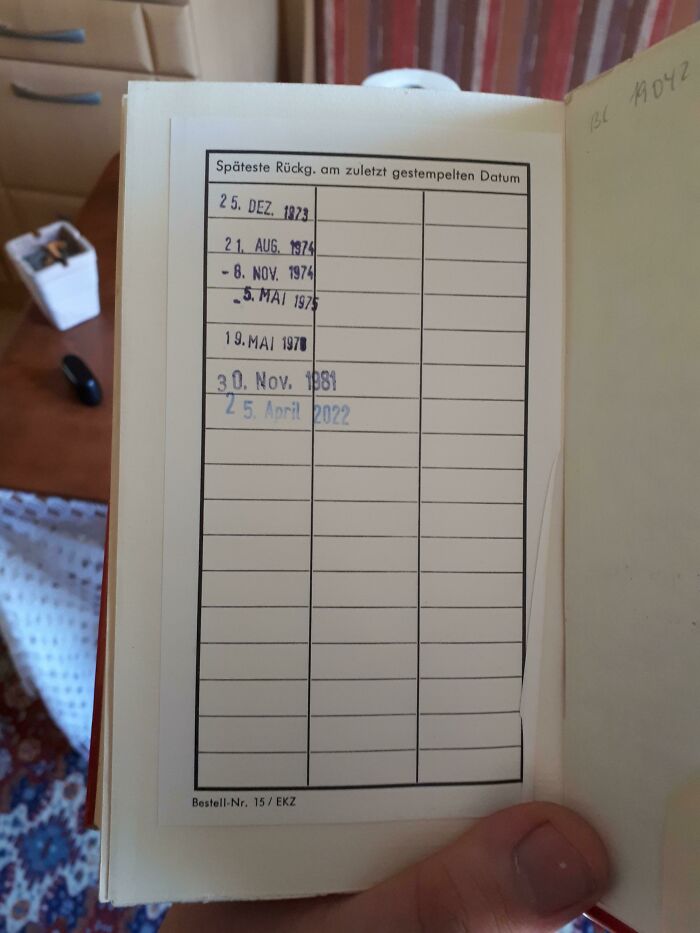 Le livre que j’ai emprunté a été prêté pour la dernière fois il y a 41 ans.