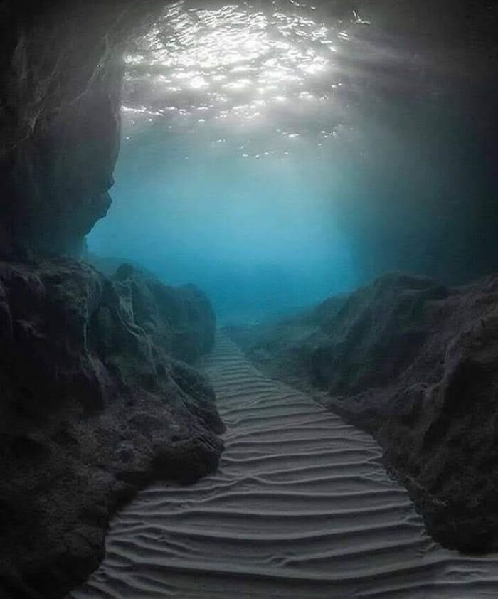 chemin sous-marin. grottes magiques de zakynthos, grèce