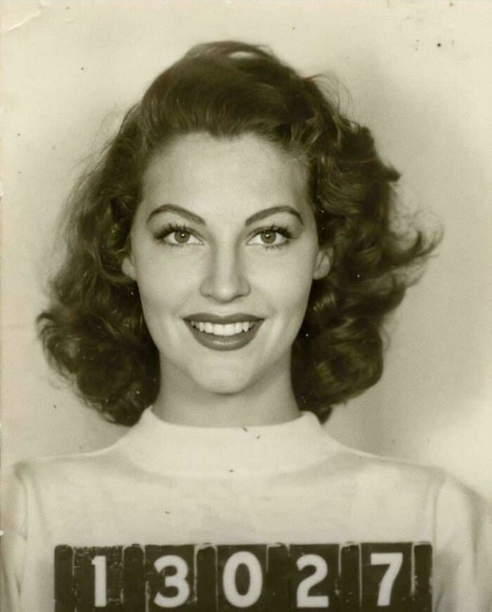 ava gardner à 19 ans photographiée pour son questionnaire d’emploi mgm, 1942