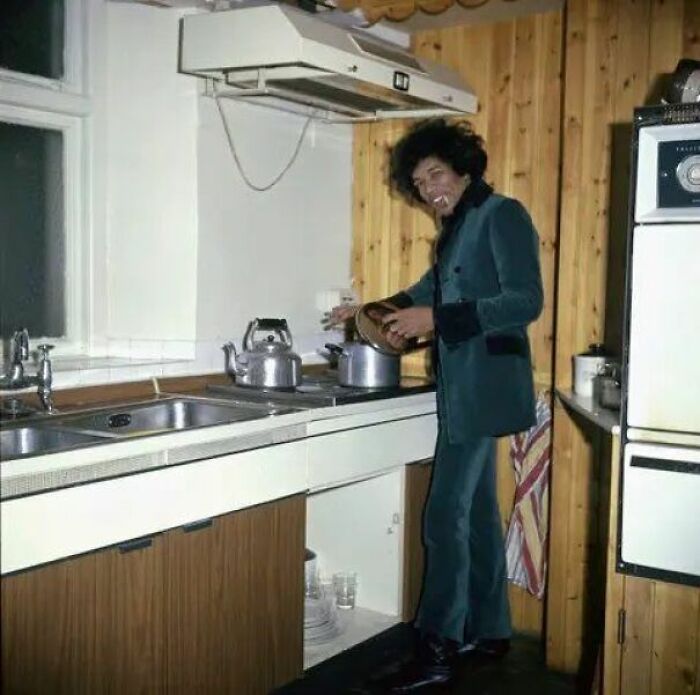 quand jimi hendrix a loué l’appartement de ringo starr, londres, 1966