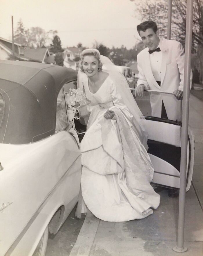 le chanteur jimmie rodgers et sa femme colleen le jour de leur mariage à camas, wa en 1957. quatre mois plus tard, il sera découvert et enregistrera la première de ses nombreuses chansons à succès (honeycomb). voici mes parents.