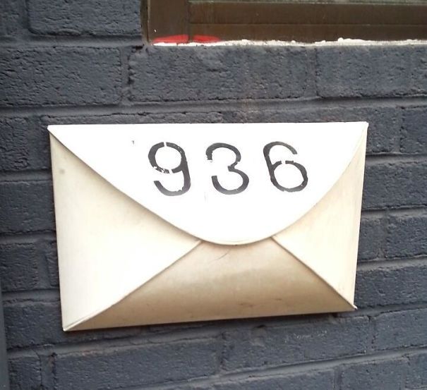 cette boîte aux lettres est en forme d’enveloppe