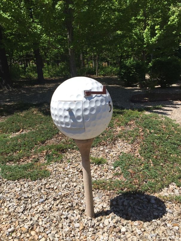 Boîte aux lettres de la maison d’un client chez qui je suis aujourd’hui. Je pense qu’il pourrait être un fan de golf.