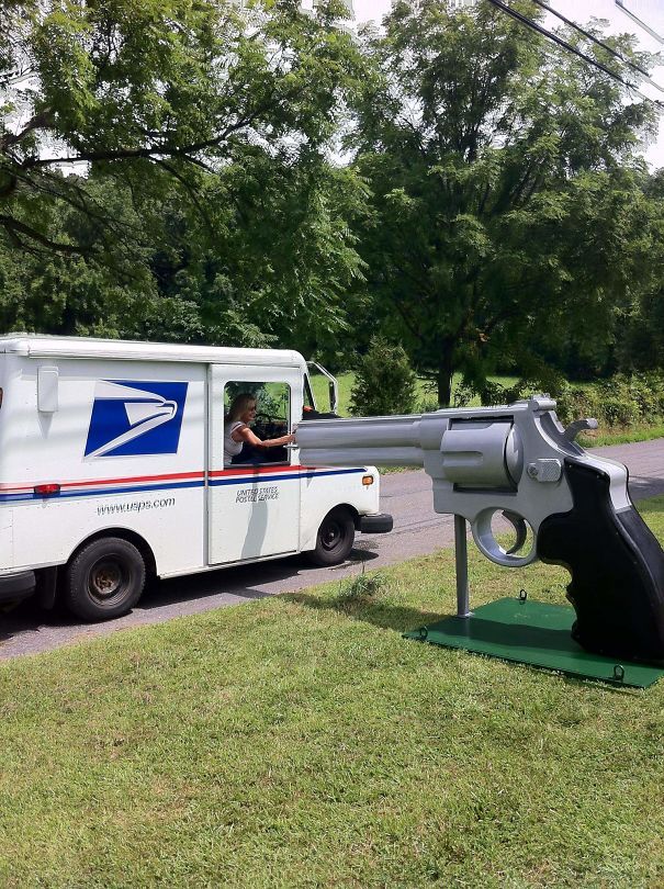 Un homme du New Jersey construit une réplique d’un pistolet de 350 livres en boîte aux lettres