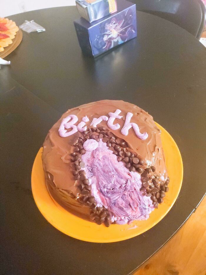 J’ai accidentellement fait un gâteau en forme de vagin pour l’anniversaire de mon amie (c’était censé être un géode).