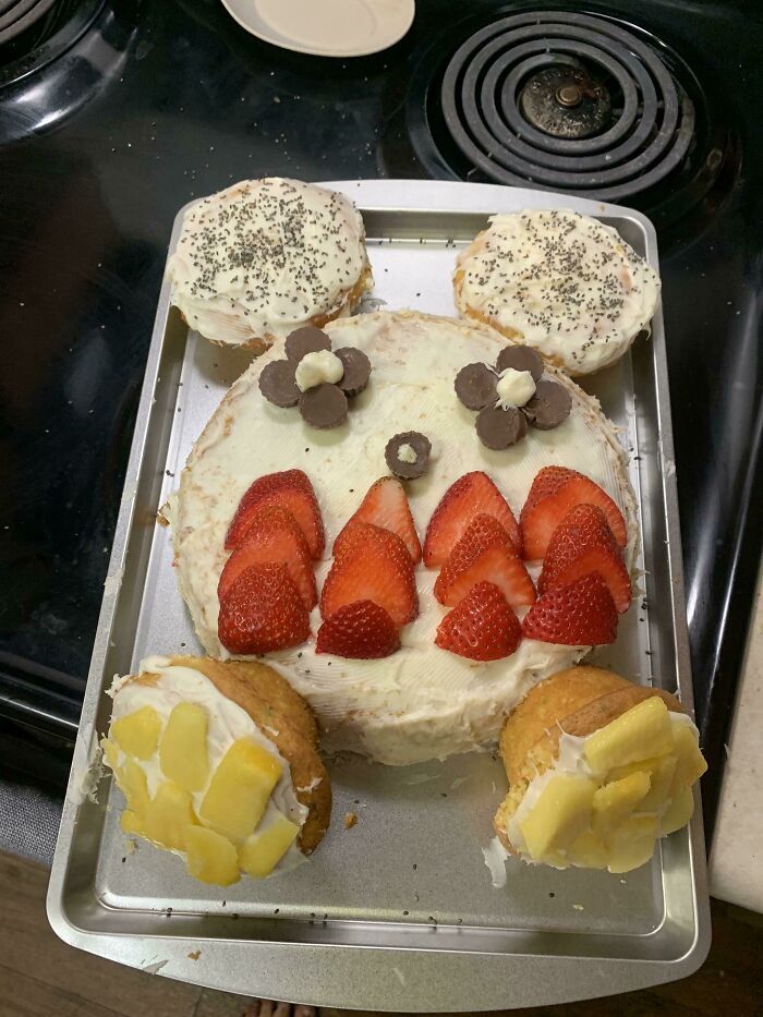 j’ai essayé de faire un gâteau mickey mouse pour ma fille