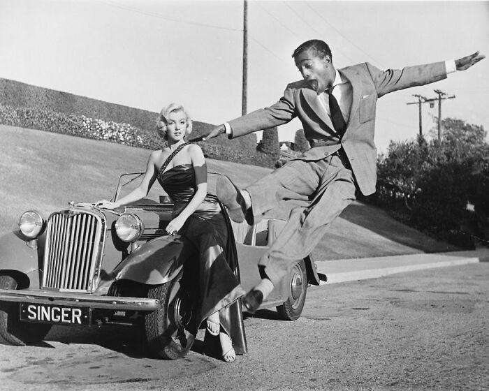 marilyn monroe et sammy davis jr. sur le lot 20th century fox, 1953