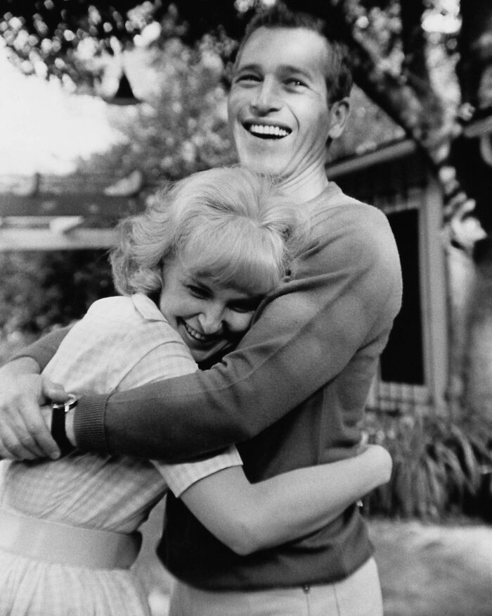 joanne woodward et paul newman dans leur maison à hollywood, 1965
