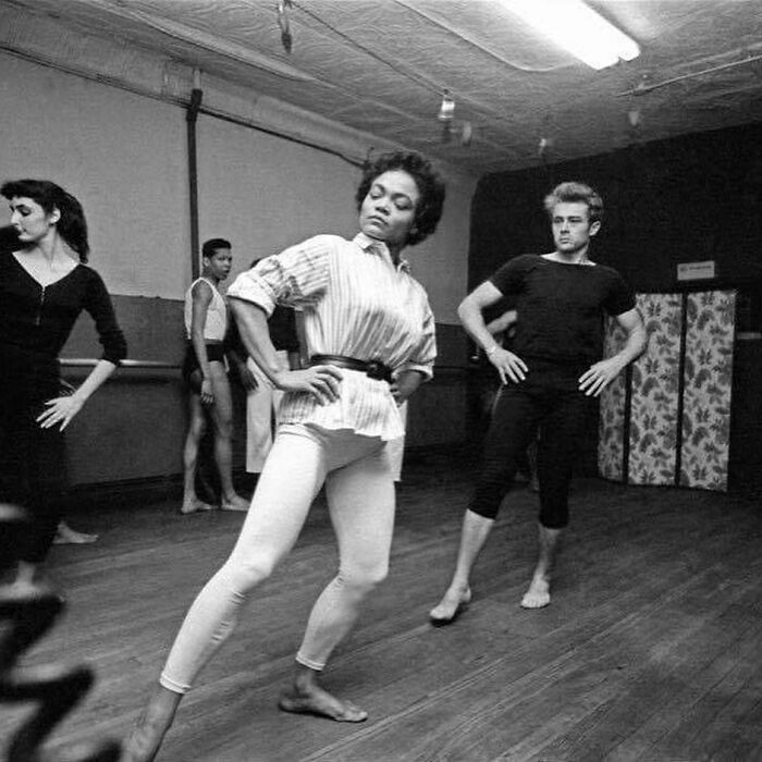 james dean et eartha kitt au studio de danse de katharine dunham, new york, 1955