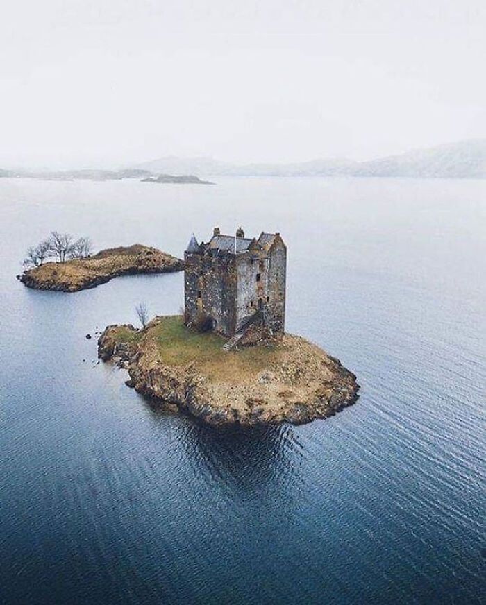 un château abandonné du 14e siècle en écosse