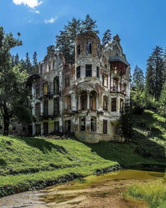 maison abandonnée dans le sud du tyrol, en italie