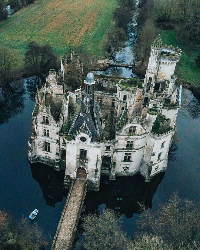 château abandonné, france