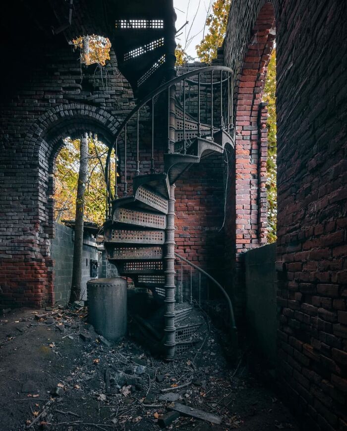 Voici un escalier en colimaçon plutôt cool construit vers 1873 à partir d’une brasserie abandonnée. usa