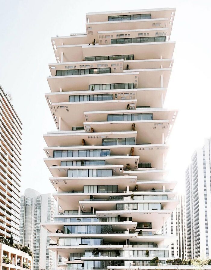 beyrouth, liban… j’ai le vertige ! c’est un post qui apprécie l’architecture intéressante