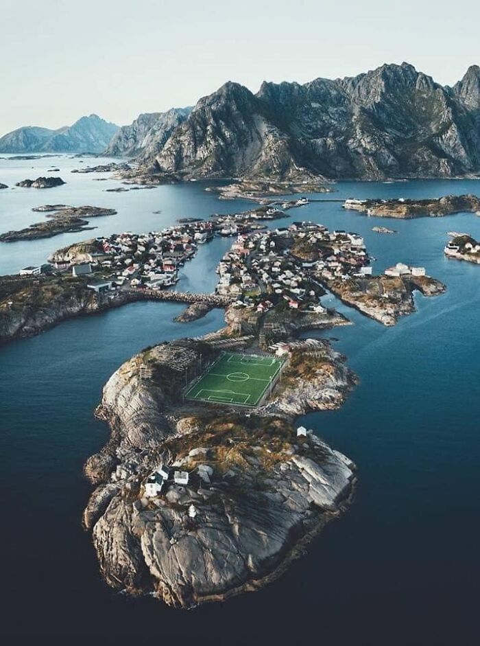 let’s play, terrain de football en norvège