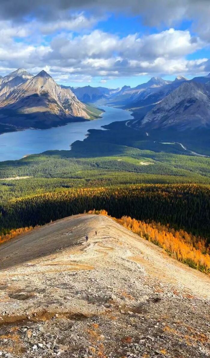 juste les rocheuses canadiennes vues de 8000ft au-dessus du pays kananaski….