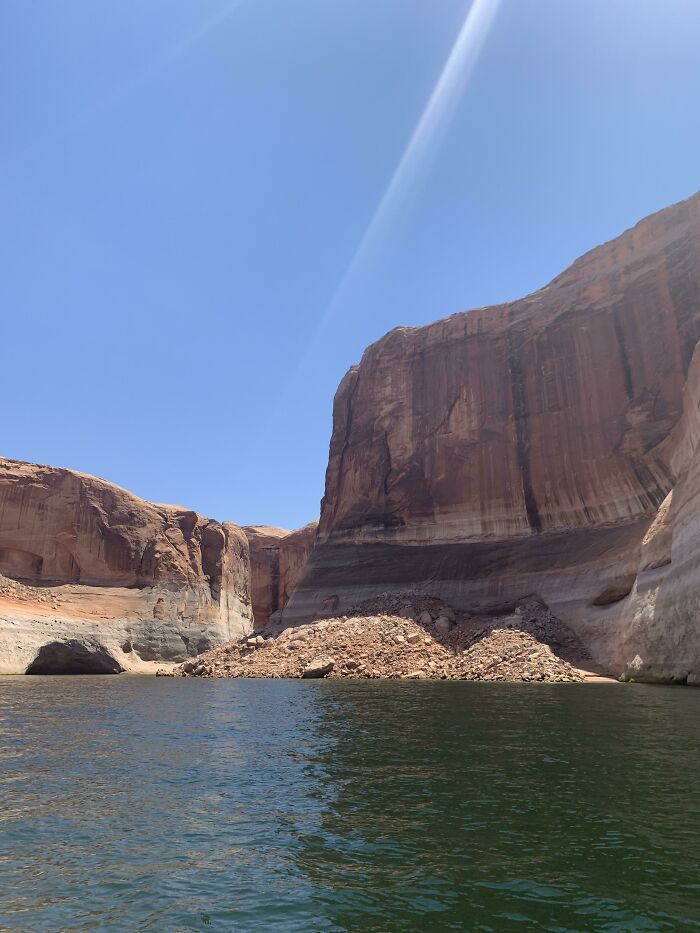 knowles canyon, lake powell, ut, usa n’est accessible qu’en bateau. honnêtement, tout le centre-sud et le sud-est de l’utah pourraient être sur ce fil.