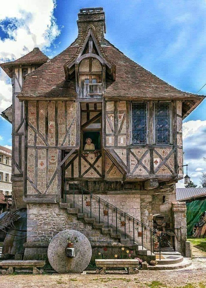 Cette maison médiévale, située dans le village français d’Argentan, a été construite en 1509.