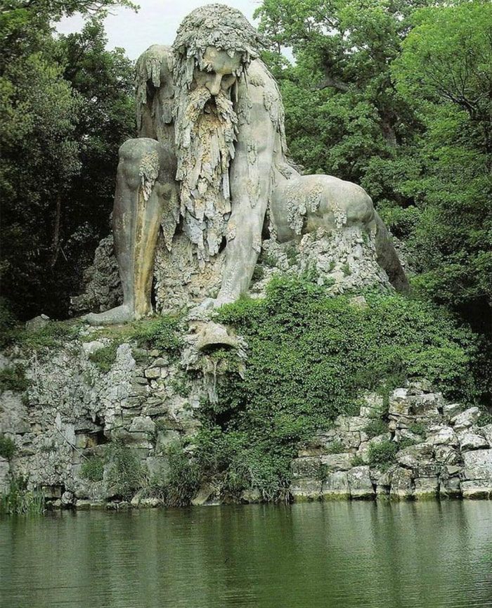 le géant de pratolino est une statue gigantesque de giambologna, un chef-d’œuvre de la sculpture du XVIe siècle situé à quelques kilomètres de florence.