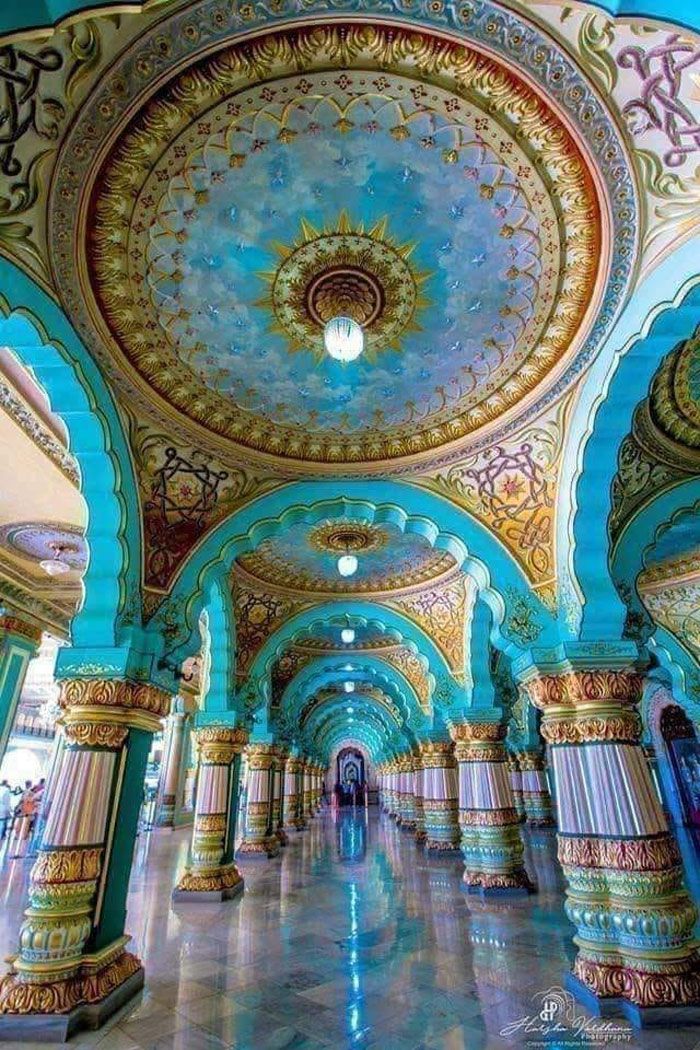 à l’intérieur du palais de mysore, en inde