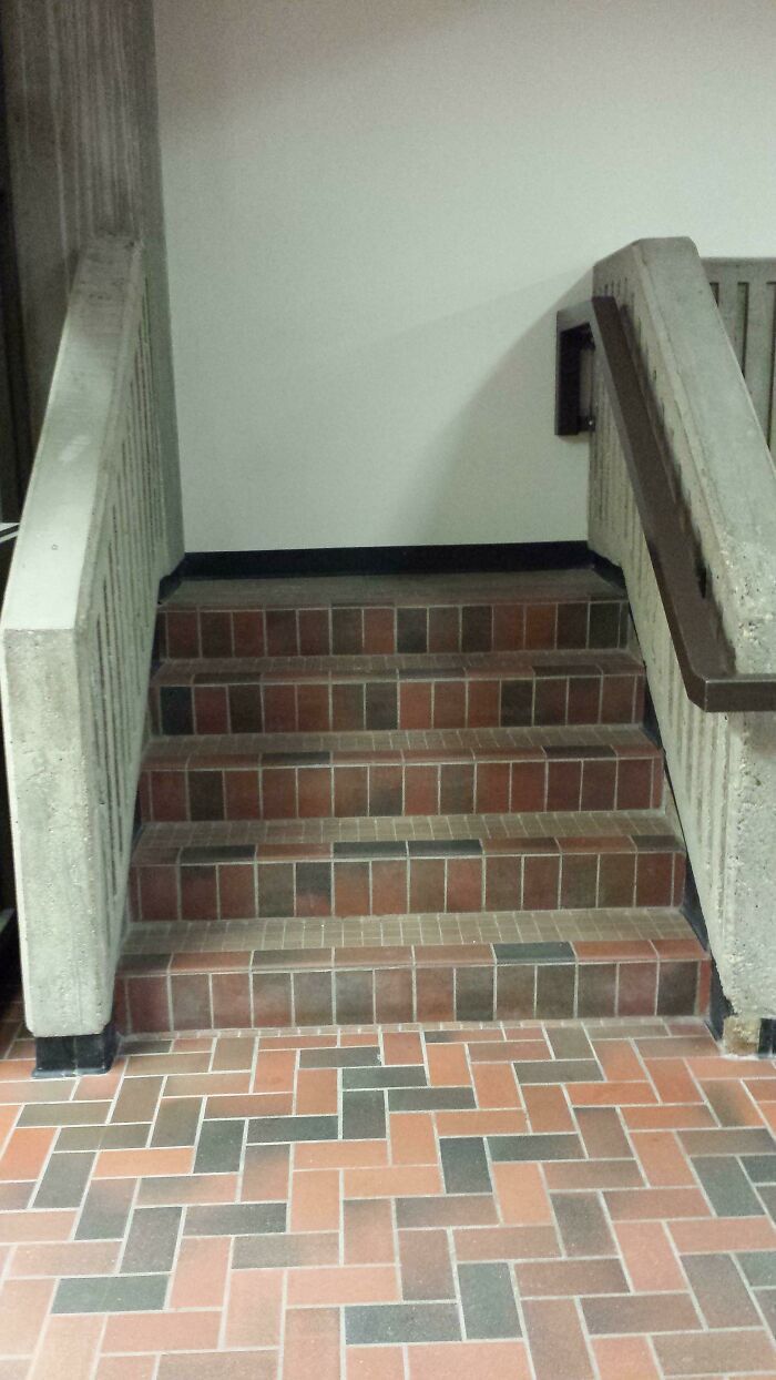 mon université a un escalier qui mène à la classe 9 et 3/4