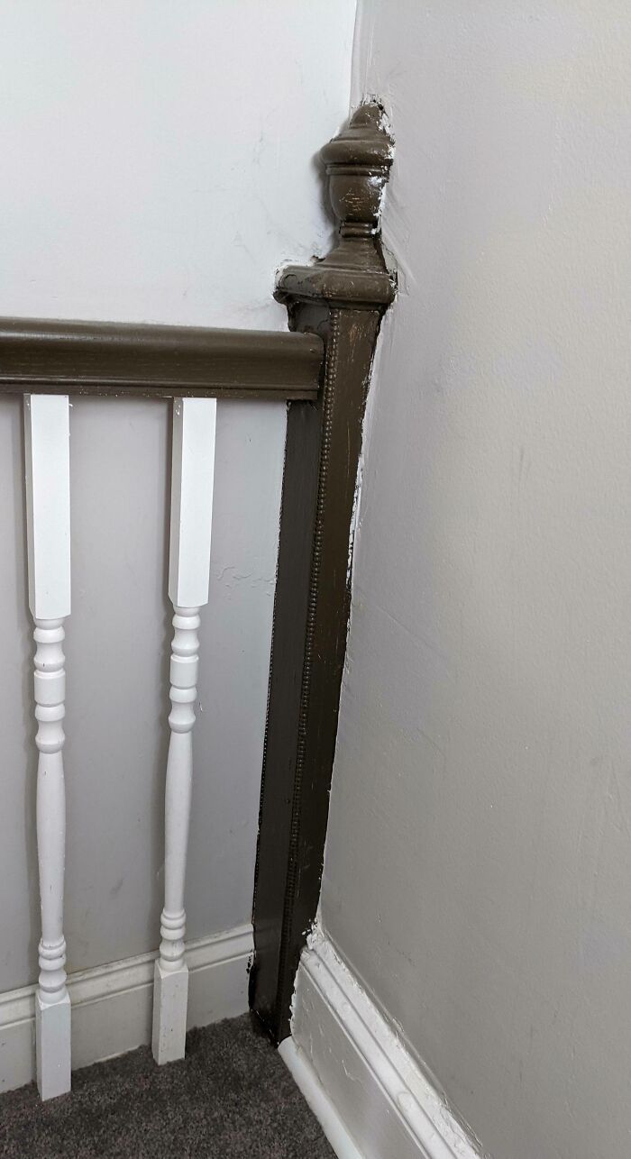 ce poteau à moitié mangé sur mon escalier