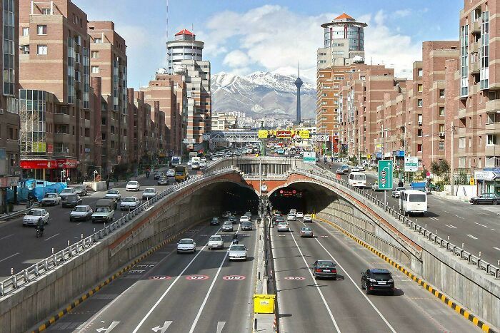 autoroute urbaine souterraine à tehran, iran