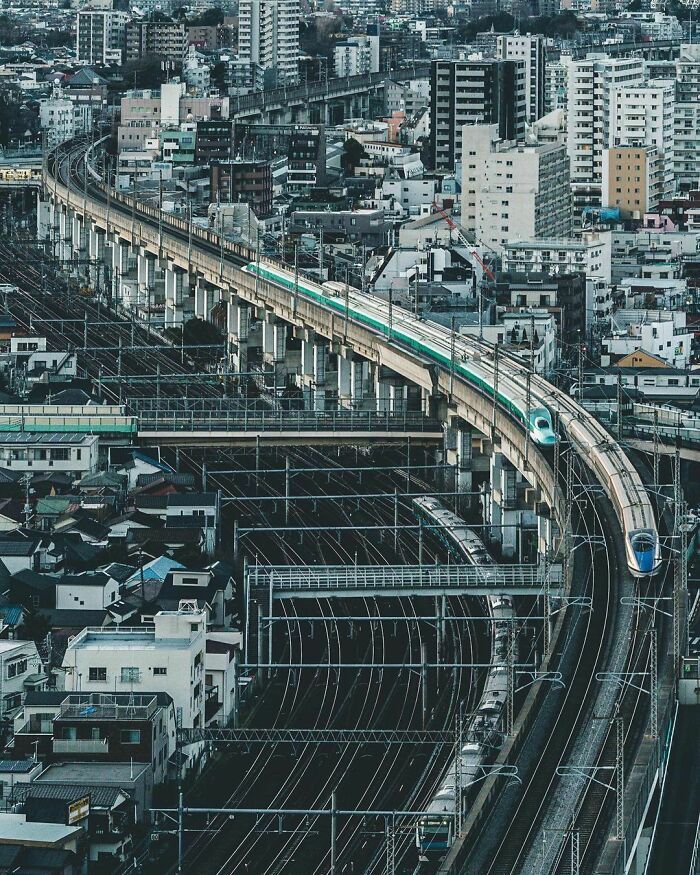 les trains à tokyo, au japon