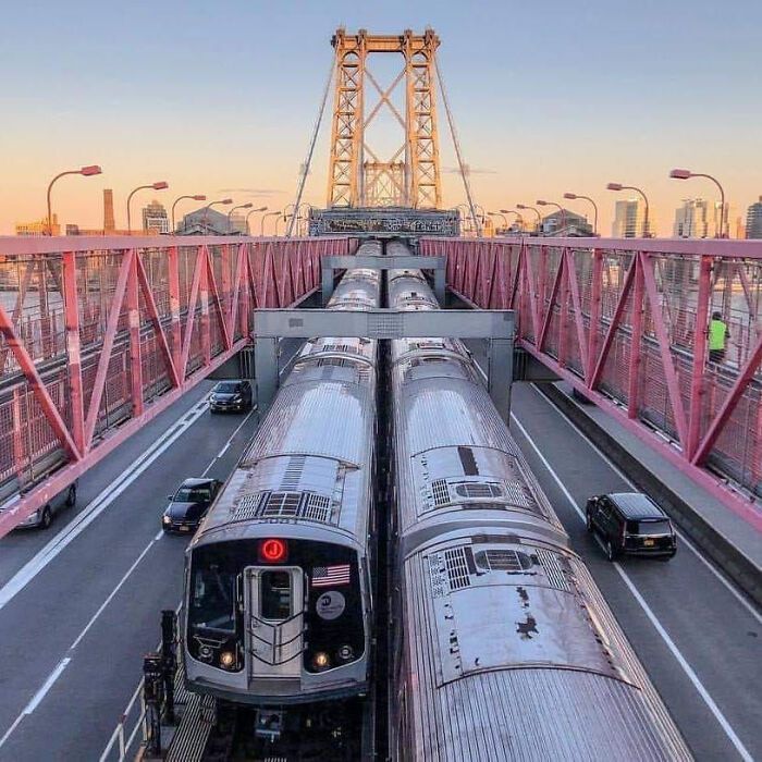 les rames de métro de nycyc sur le pont de williamsburg