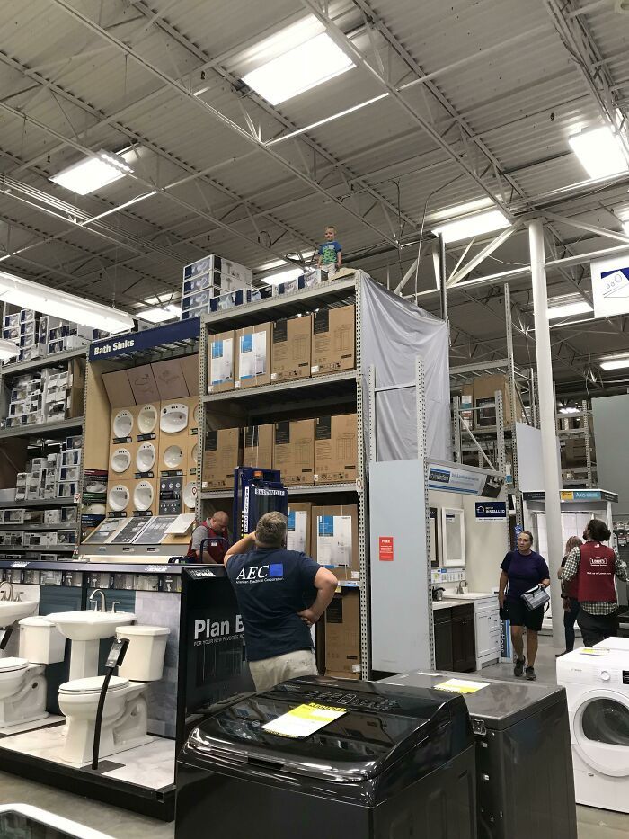 J’ai entendu ce gamin crier pour son père chez Lowe’s, je suis allé le chercher et