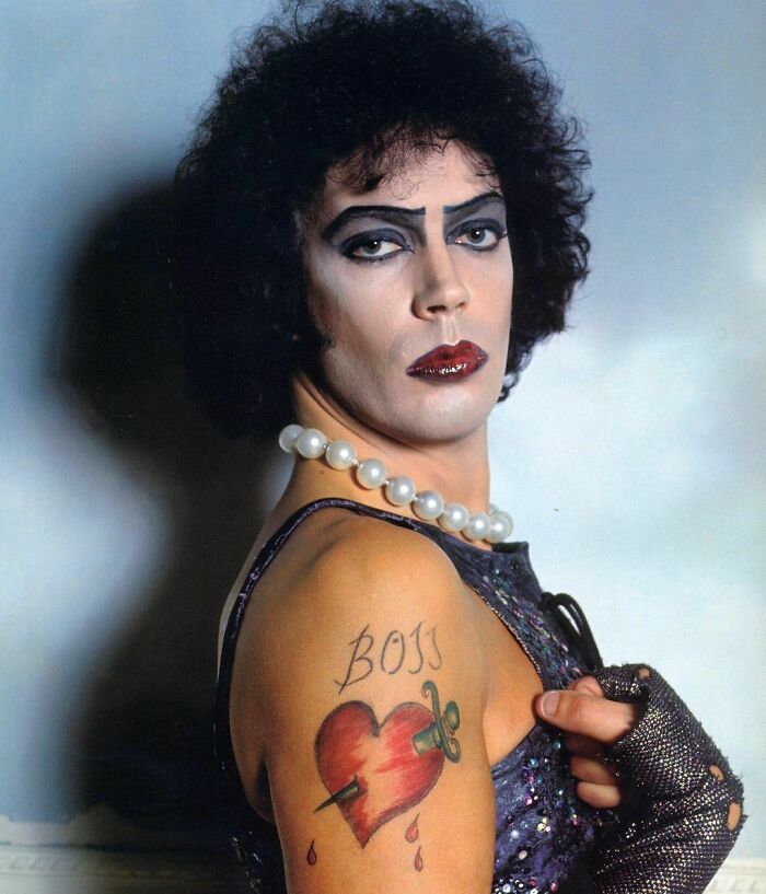 tim curry en tant que docteur frank-n-furter dans le rocky horror picture show (1975)