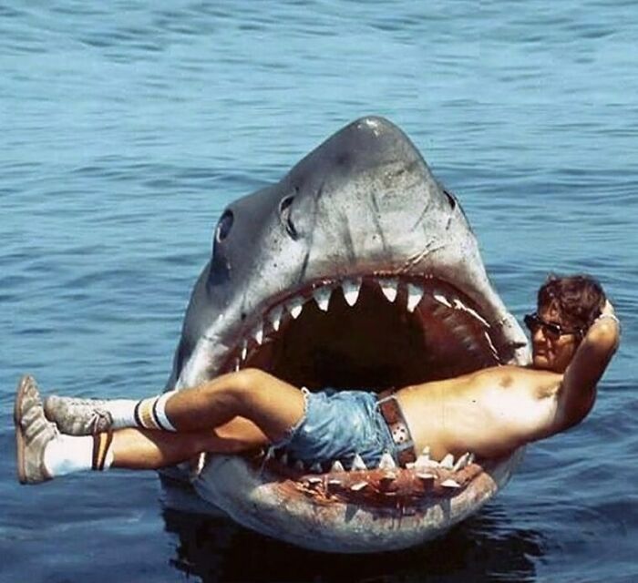 behind the scenes from “jaws” (1975)