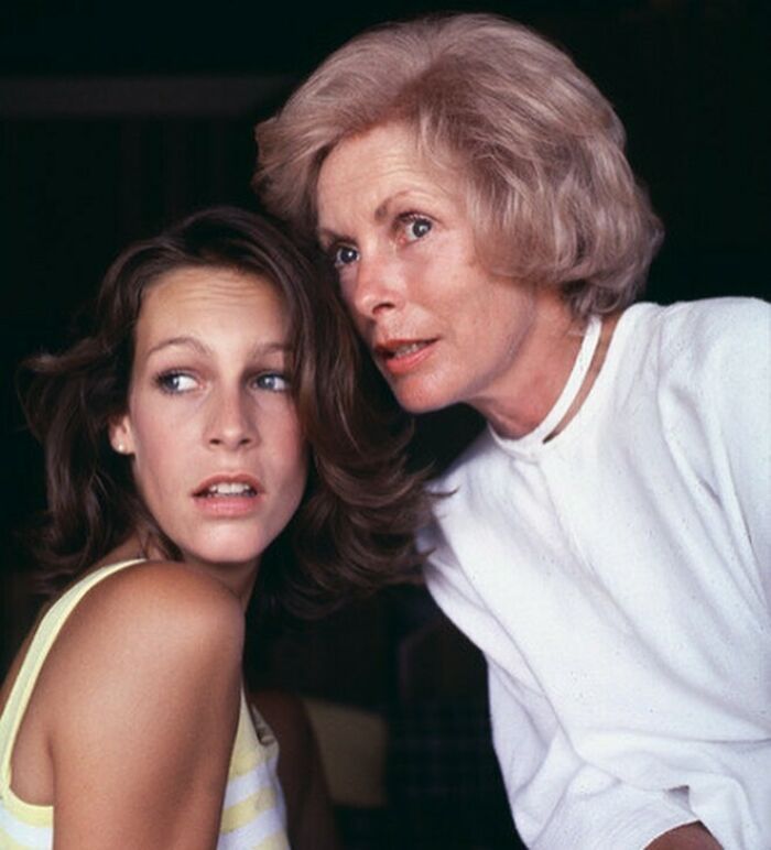 jamie lee curtis chez elle avec sa mère, janet leigh, en 1978