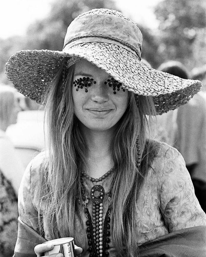 une femme lors d’un concert des rolling stones à hyde park, londres, 1969 (photo de ian harris)