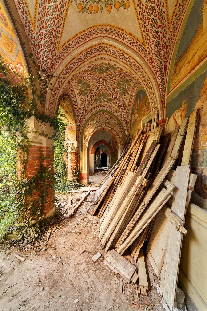 château abandonné, italie