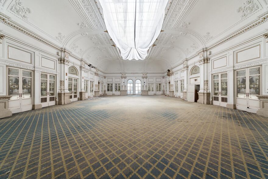 hôtel abandonné, italie