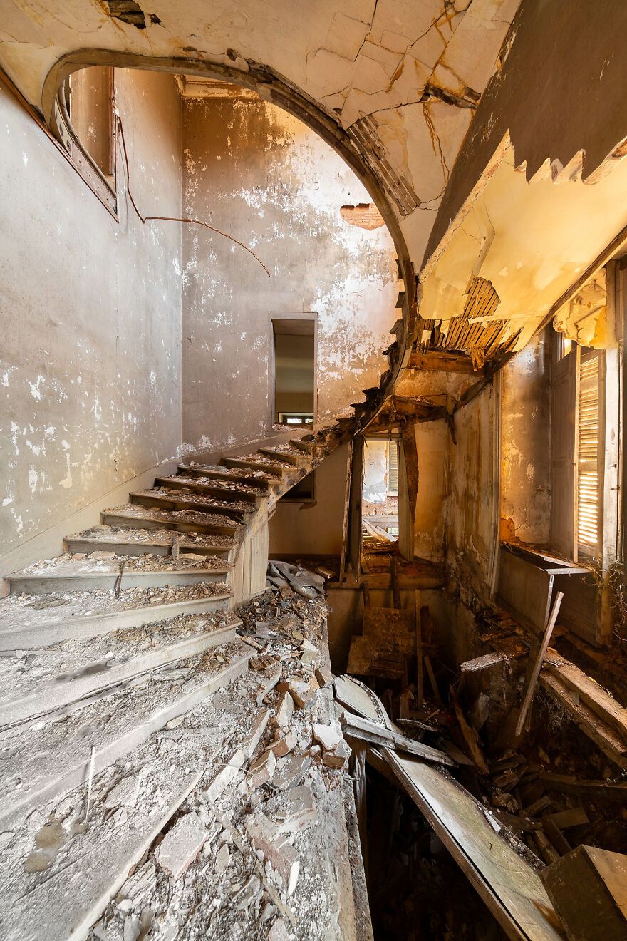 château abandonné, france
