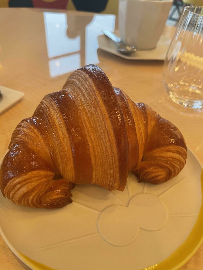 J’ai mangé le plus parfait des croissants dans un hôtel à Paris.