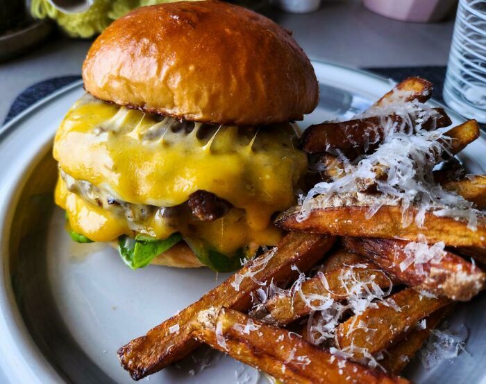 double cheeseburger et frites