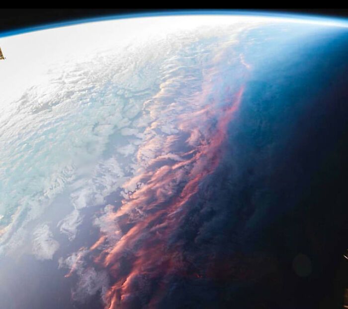 Coucher de soleil depuis l’espace