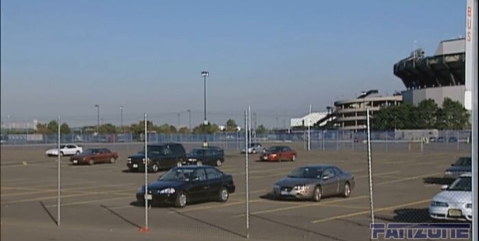 Les voitures n’ont jamais été réclamées dans le parking du stade des géants après le 11 septembre.