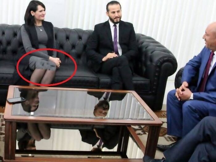 photoshop fail , après que le ministre tunisien montre trop de jambes