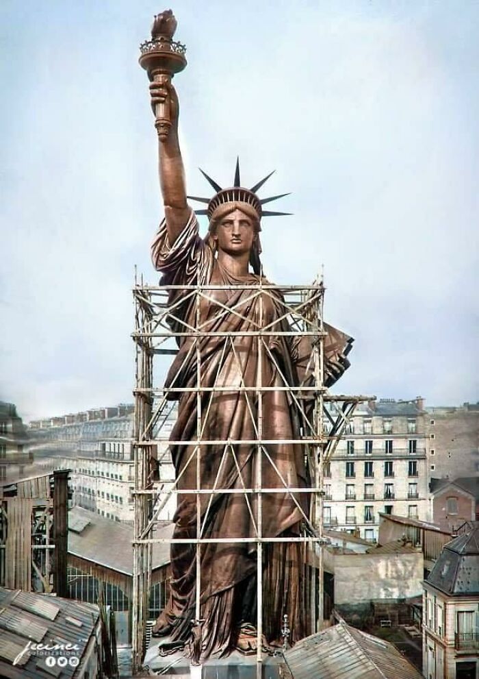 la statue de la liberté – paris, france – 1886 (avant qu’elle ne soit transportée en amérique)