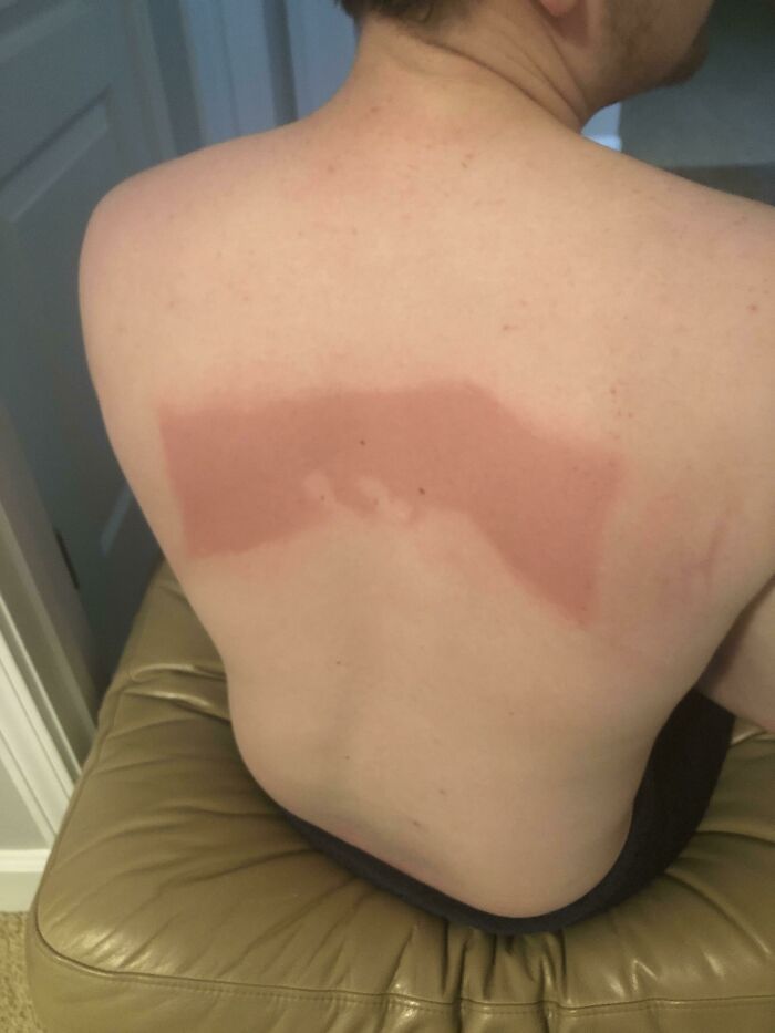 La crème solaire est très efficace, mais je ne peux pas atteindre le milieu de mon dos.