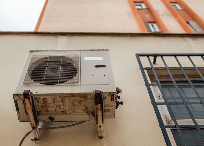 Pas de climatisation. Nos hôtels avaient la climatisation mais c’était juste l’air ambiant. Cette vague de chaleur a dû être brutale, je déteste dormir quand il fait chaud.